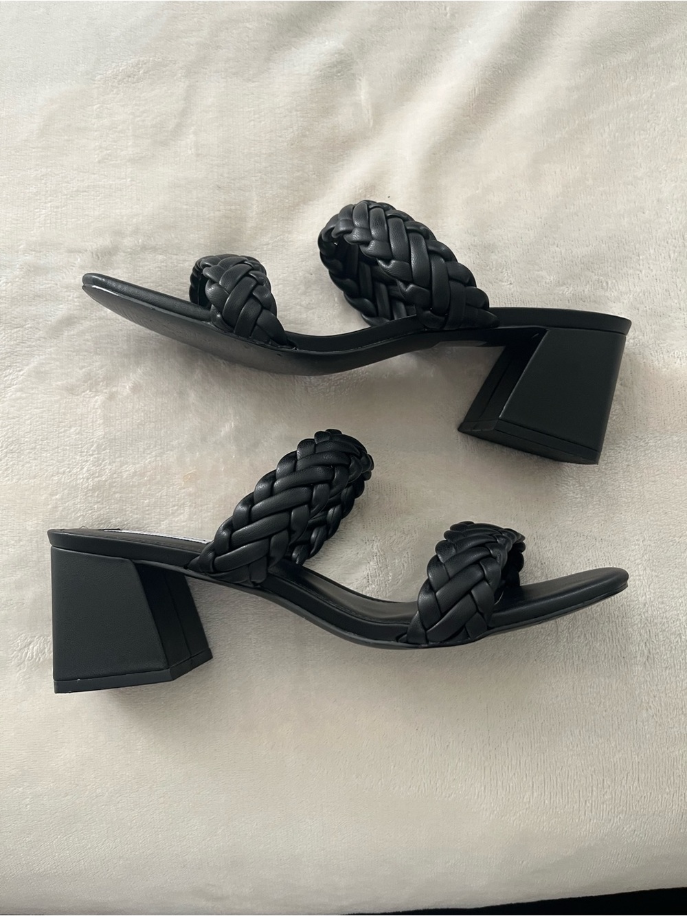 LIKE NEW Steve Madden Infused Black Sandals - Sz 10M